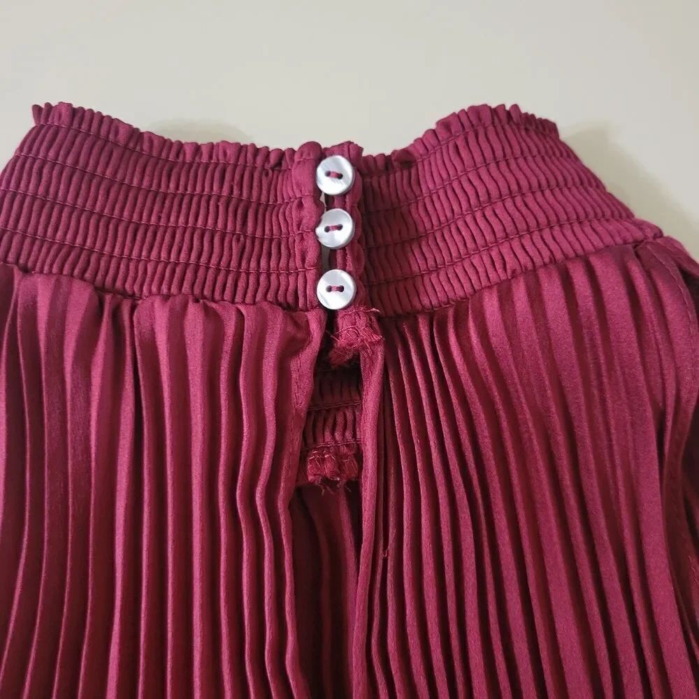 1.STATE Pleated Halter-Neck Top - Picture 10 of 13